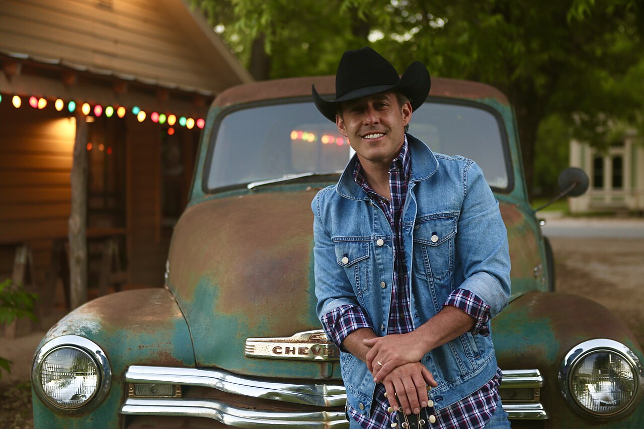 Aaron Watson — artist photo