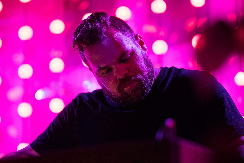 Com Truise — artist photo