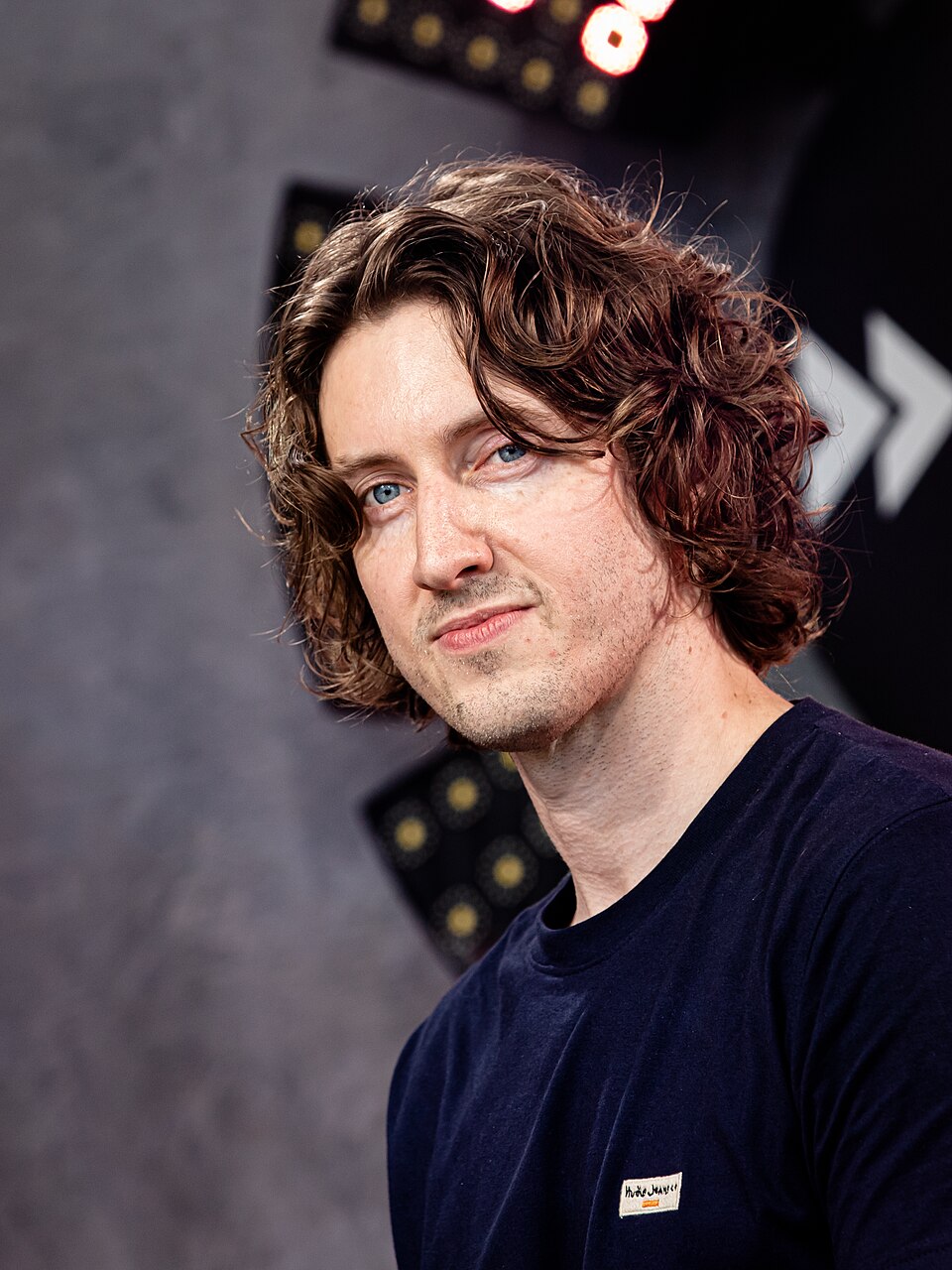 Dean Lewis — artist photo
