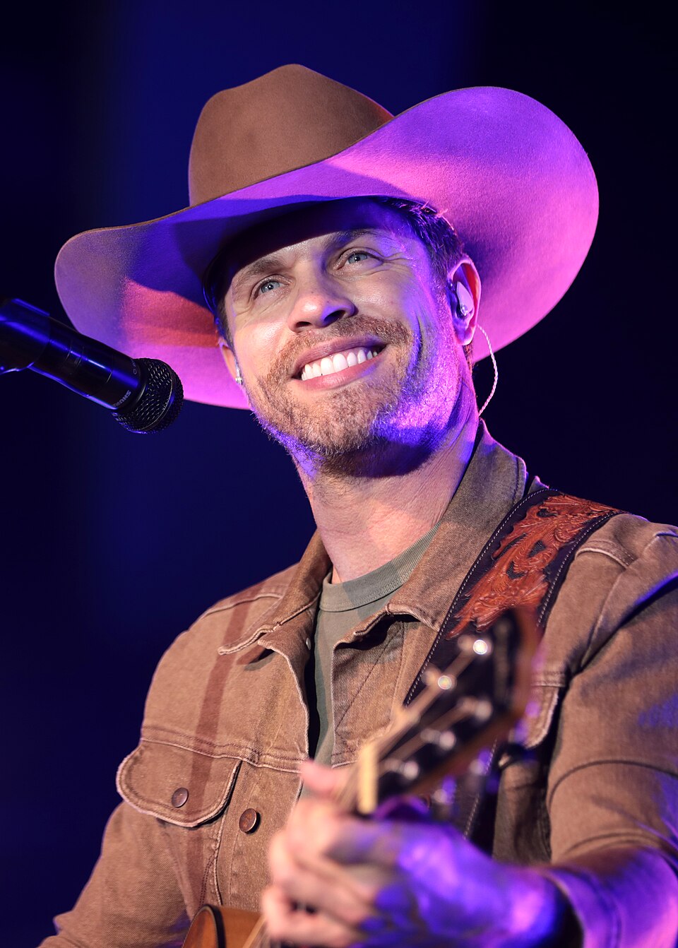 Dustin Lynch — artist photo