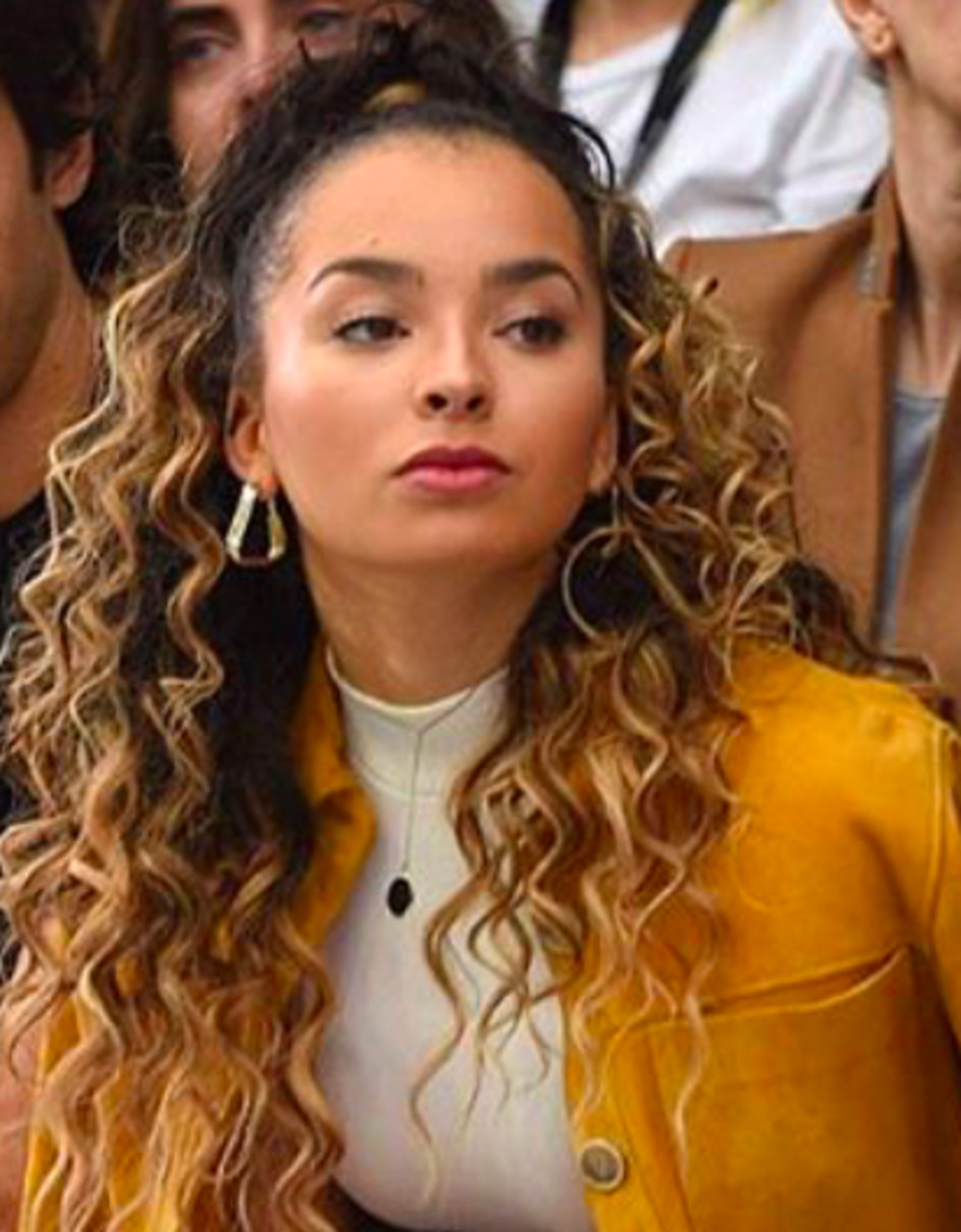 Ella Eyre — artist photo