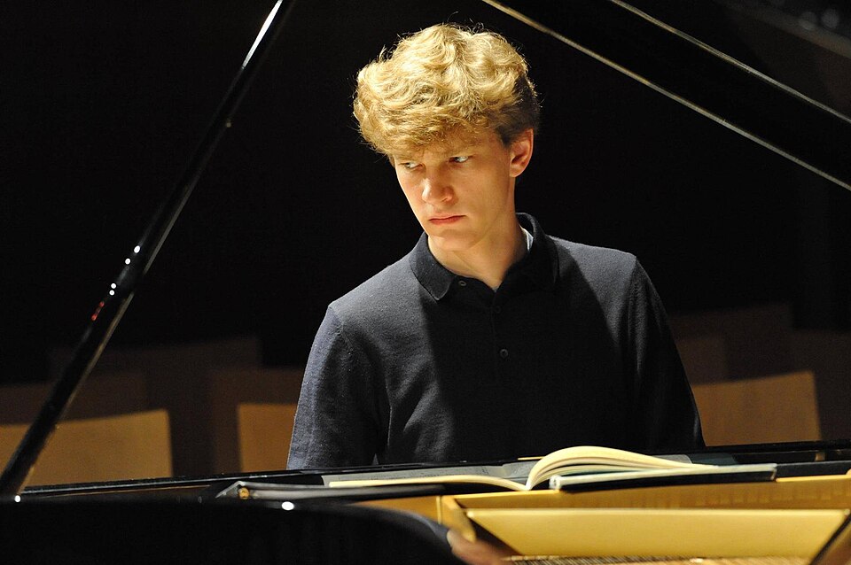 Jan Lisiecki — artist photo