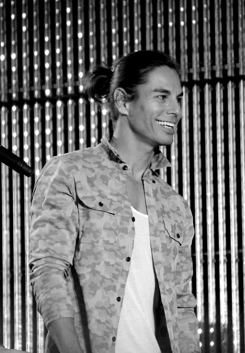Julio Iglesias — artist photo