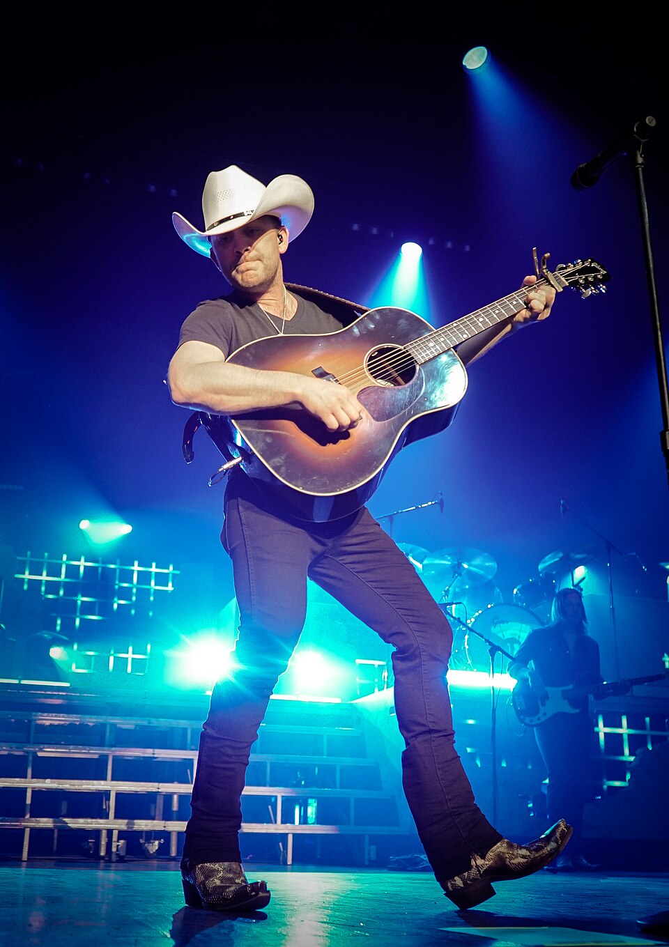 Justin Moore — artist photo