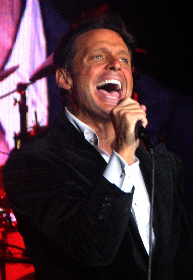 Luis Miguel — artist photo