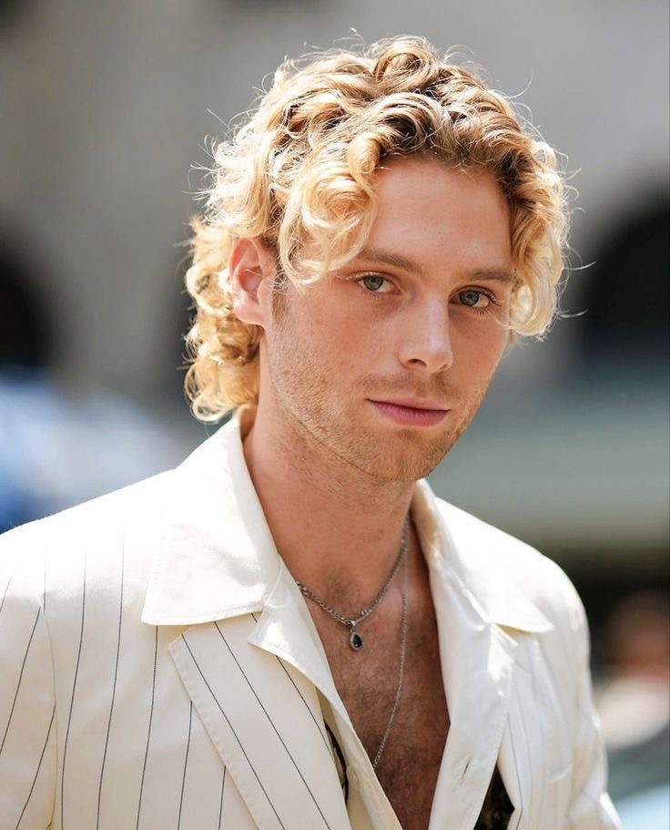 Luke Hemmings — artist photo