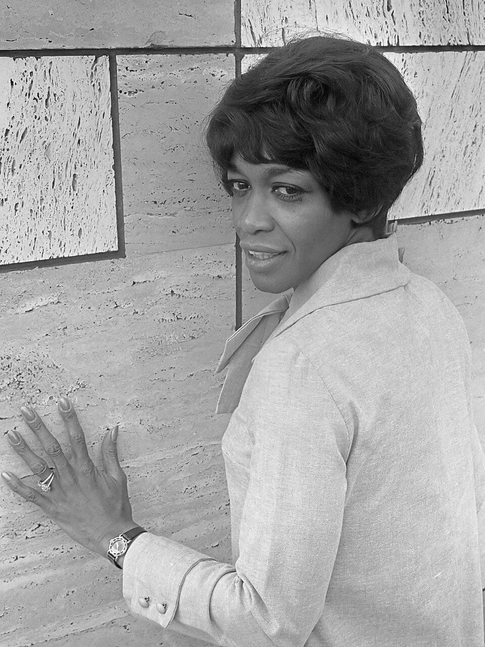 Salena Jones — artist photo